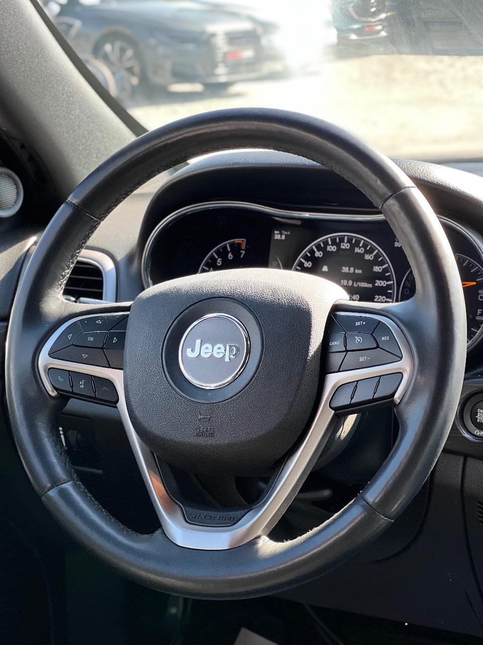 Jeep Grand Cherokee - фото 7