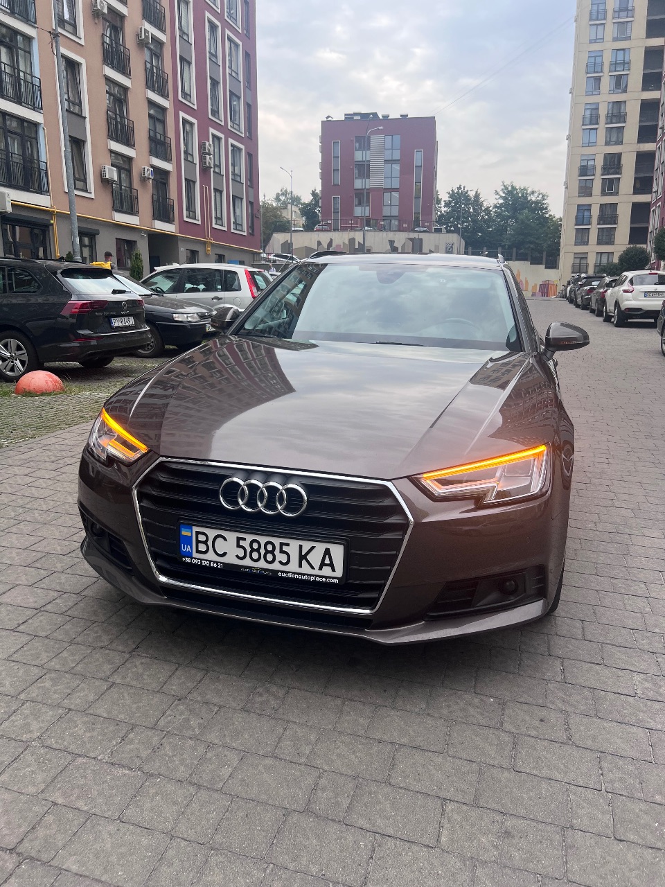 Audi A4 - фото 5