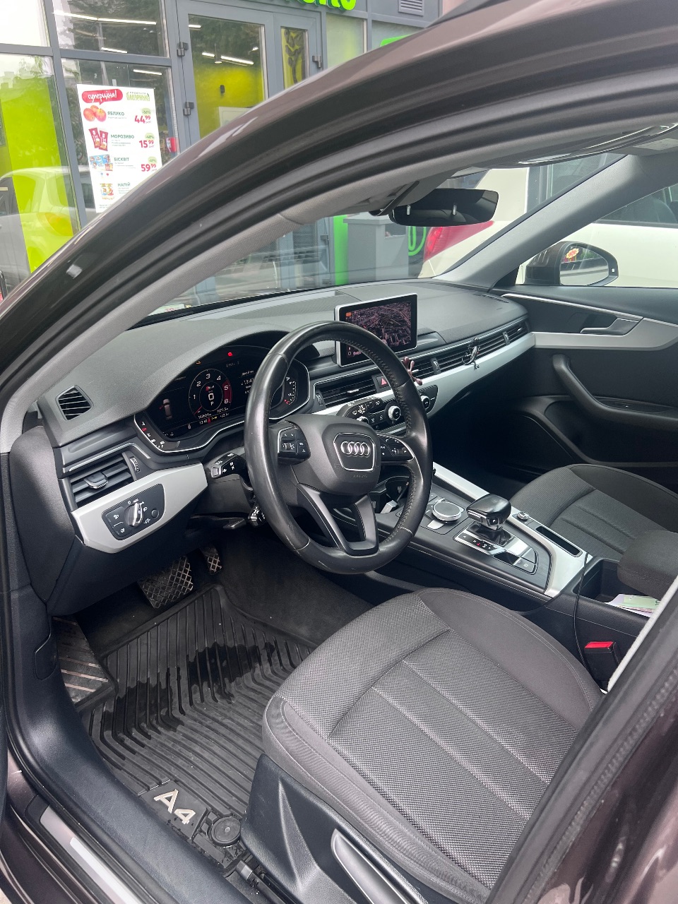 Audi A4 - фото 11