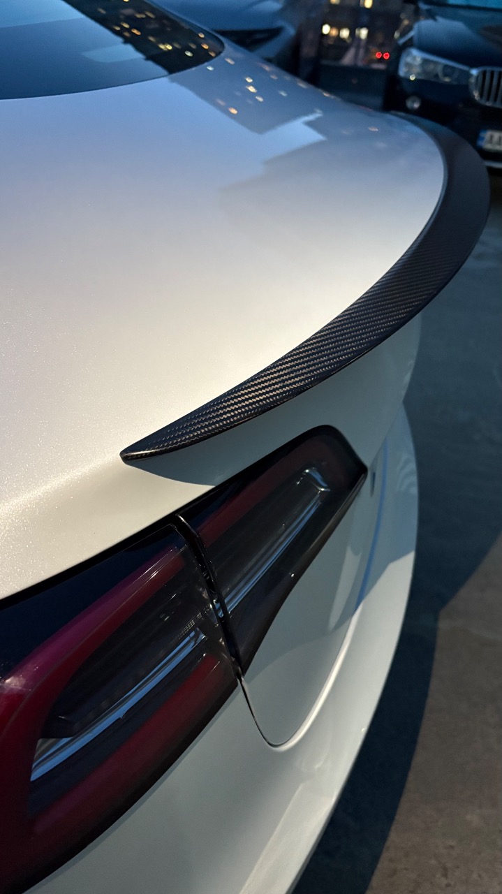 Tesla Model 3 - фото 1
