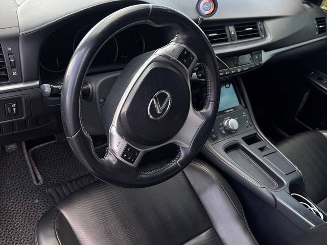 Lexus CT - фото 5