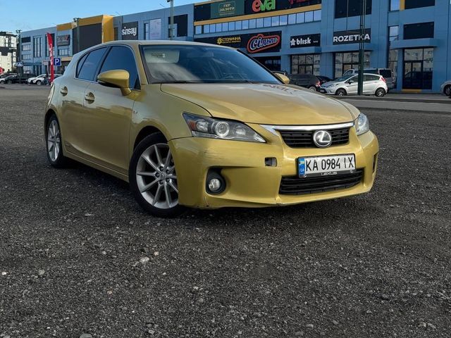 Lexus CT - фото 1