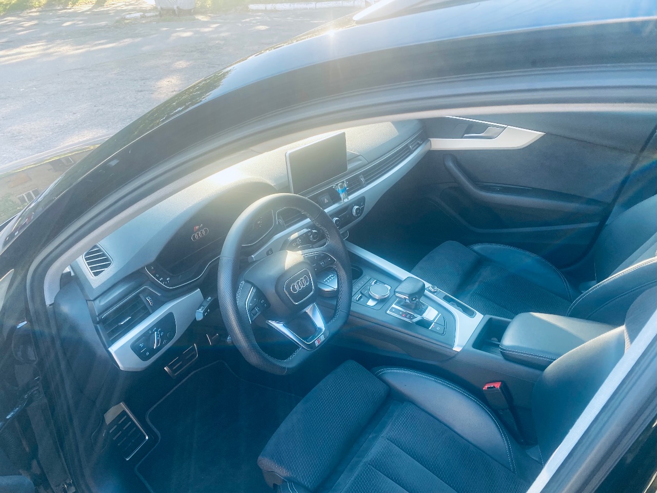 Audi A4 - фото 9