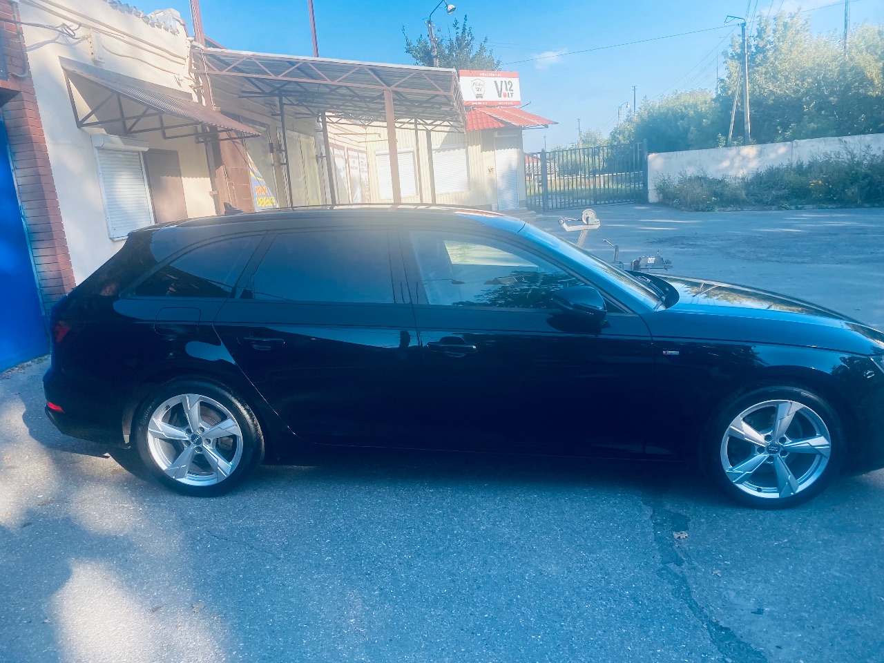 Audi A4 - фото 2