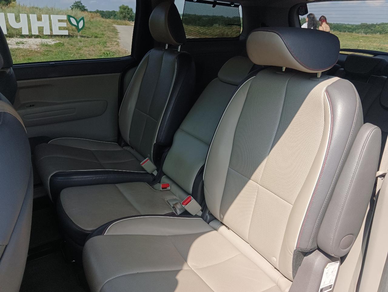 Kia Sedona - фото 16