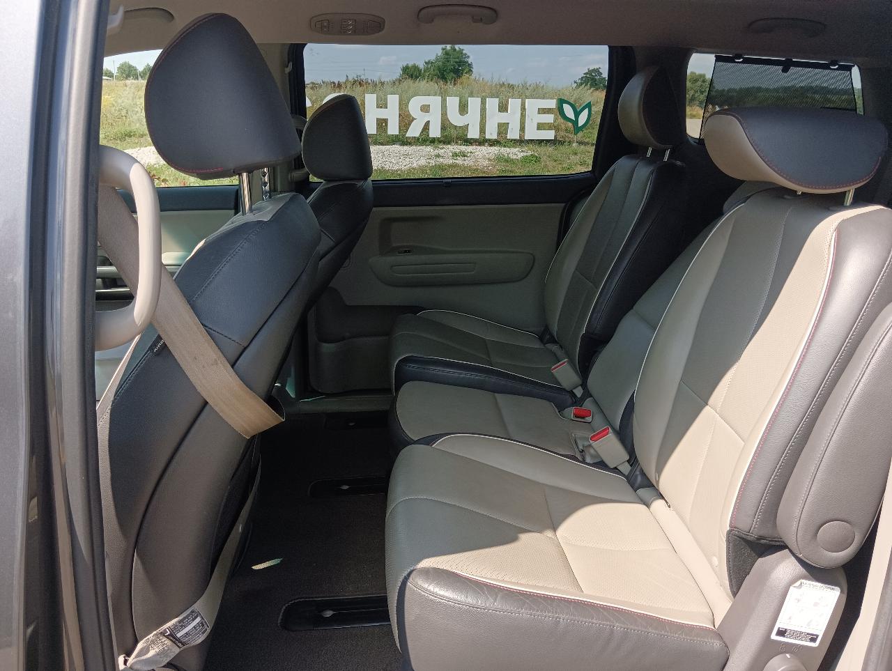 Kia Sedona - фото 1