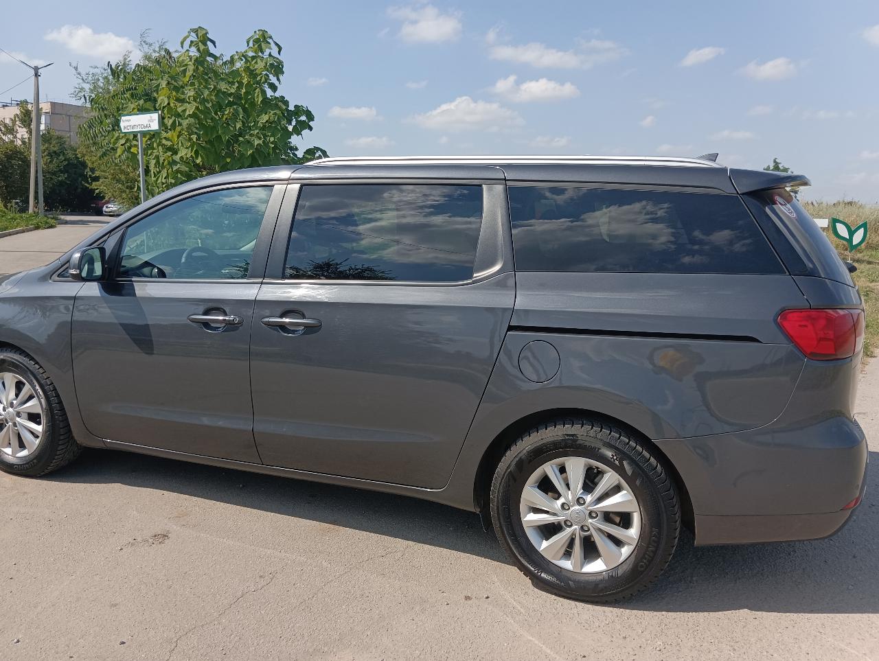 Kia Sedona - фото 9