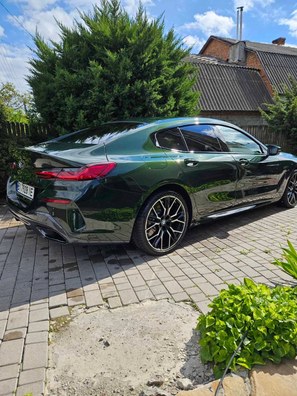 BMW 8 серії - фото 1