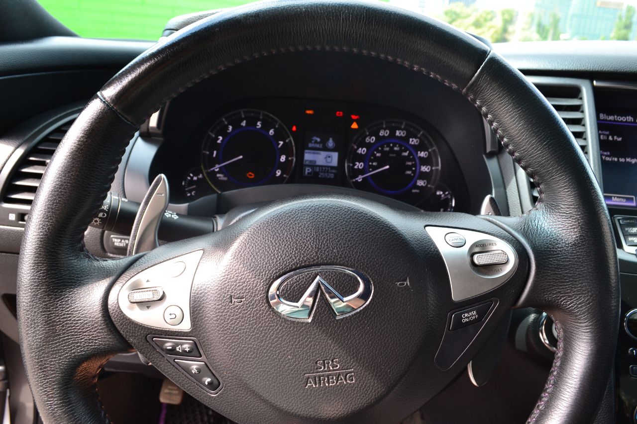 Infiniti QX70 - фото 7