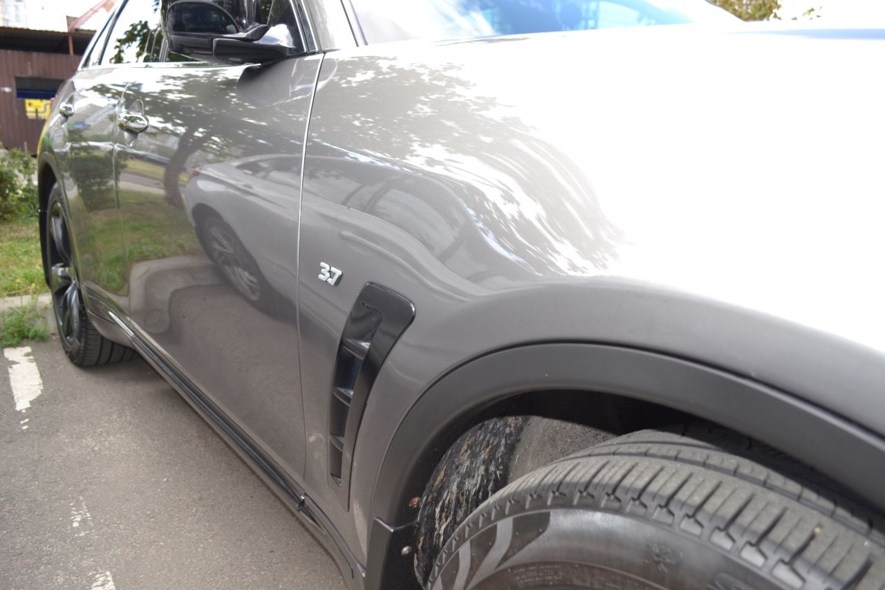 Infiniti QX70 - фото 1