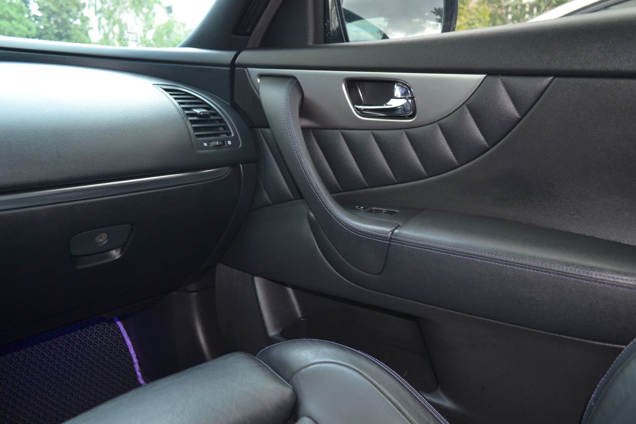 Infiniti QX70 - фото 2