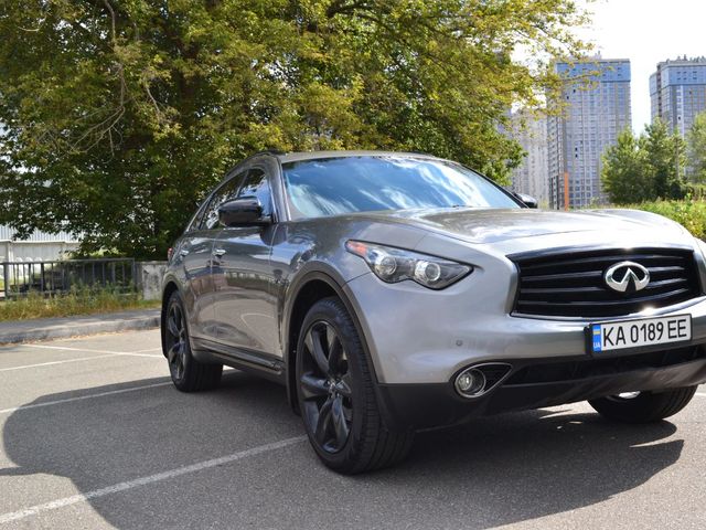 Infiniti QX70 - фото 3