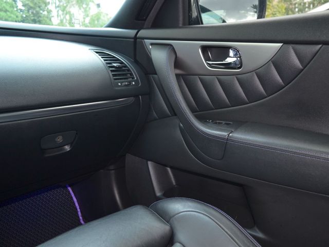 Infiniti QX70 - фото 2