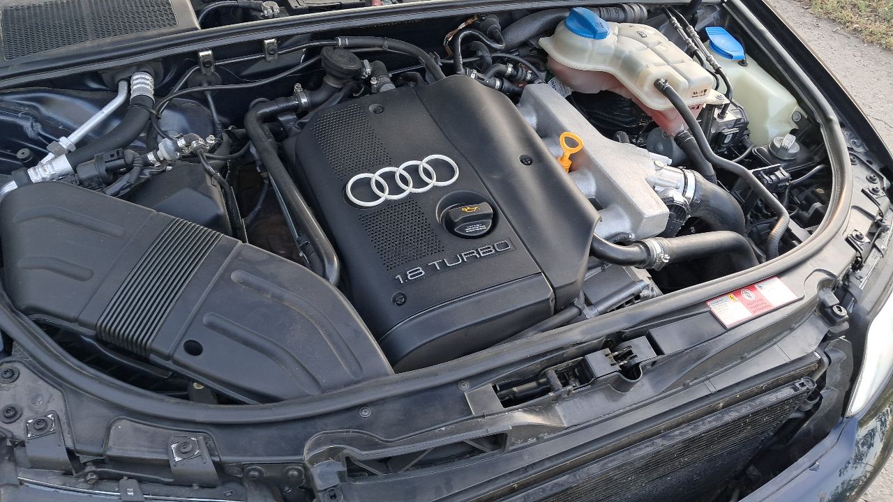 Audi A4 - фото 6