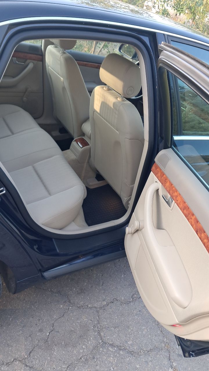 Audi A4 - фото 8