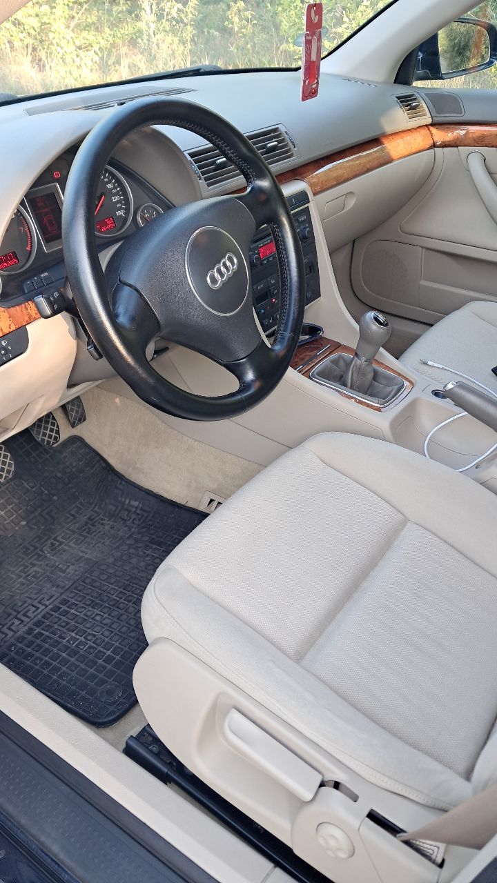 Audi A4 - фото 11