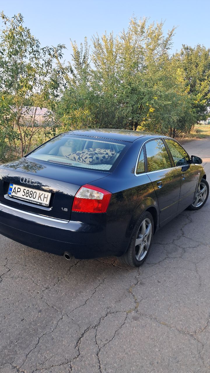 Audi A4 - фото 2