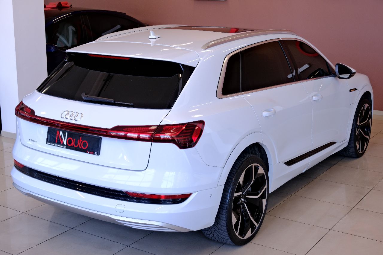 Audi e-tron - фото 5