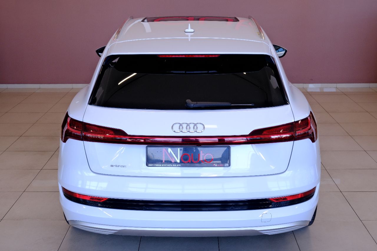 Audi e-tron - фото 6