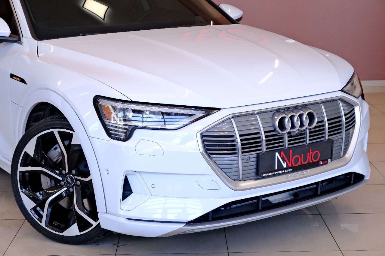 Audi e-tron - фото 3