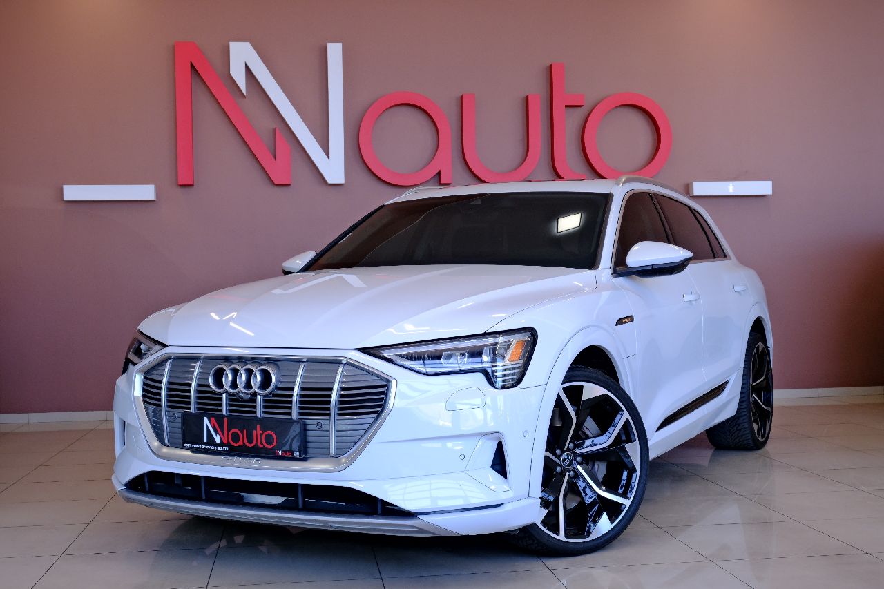 Audi e-tron - фото 1