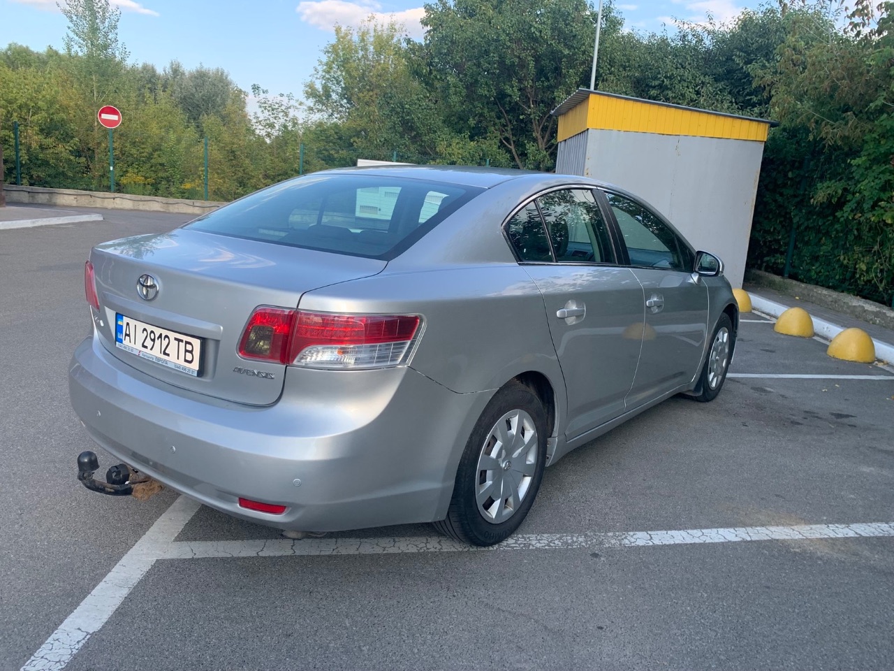 Toyota Avensis - фото 3