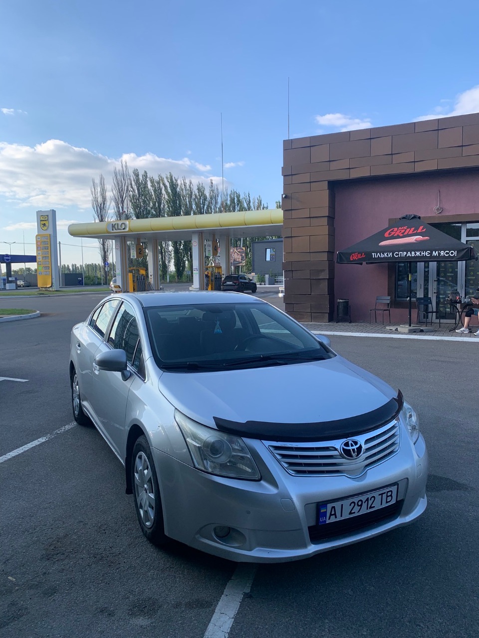 Toyota Avensis - фото 1