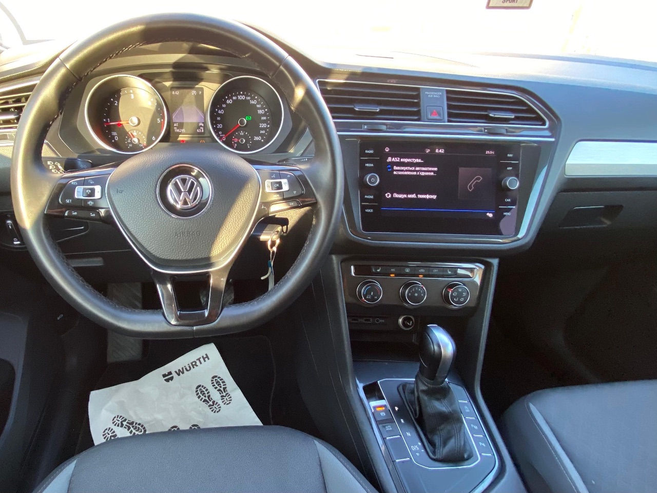 Volkswagen Tiguan - фото 12