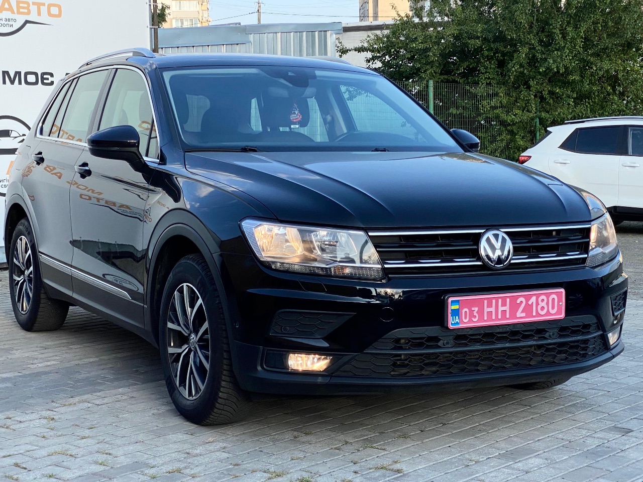 Volkswagen Tiguan - фото 3