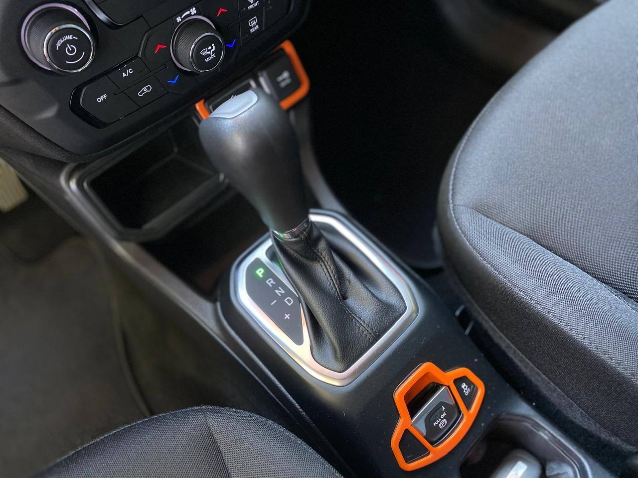 Jeep Renegade - фото 11