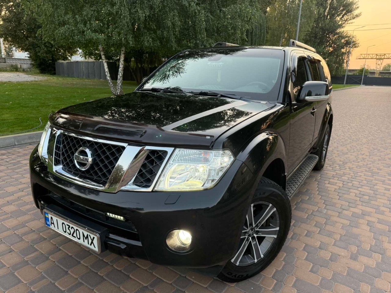 Nissan Pathfinder - фото 1