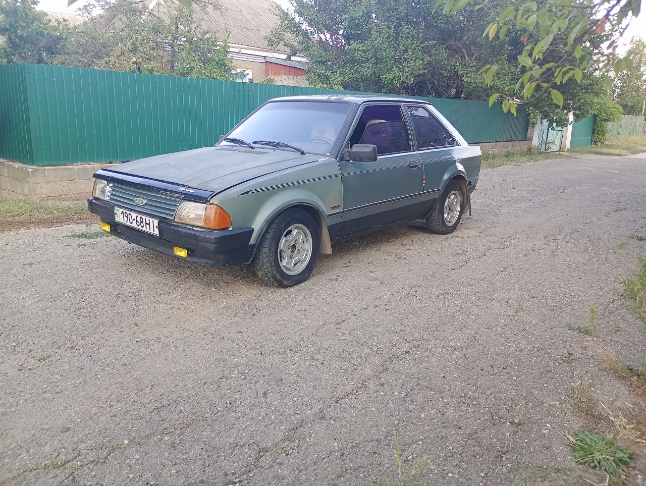 Ford Escort - фото 2