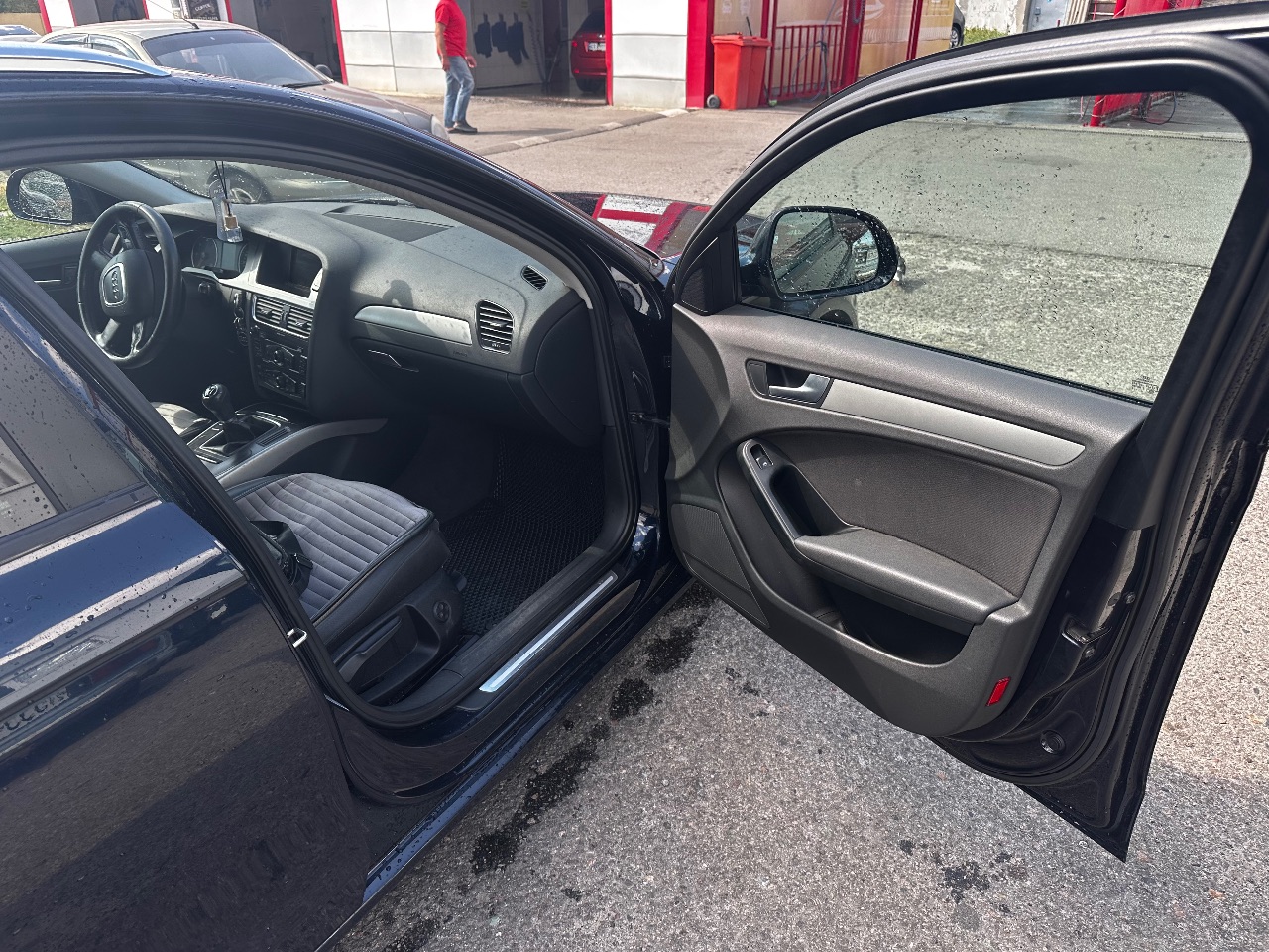 Audi A4 - фото 12