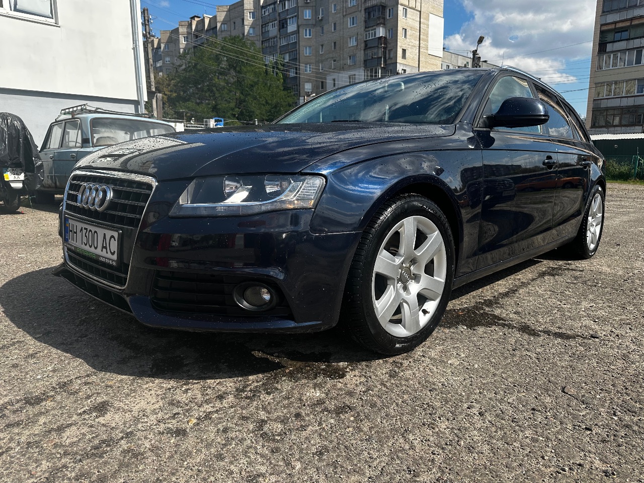 Audi A4 - фото 5