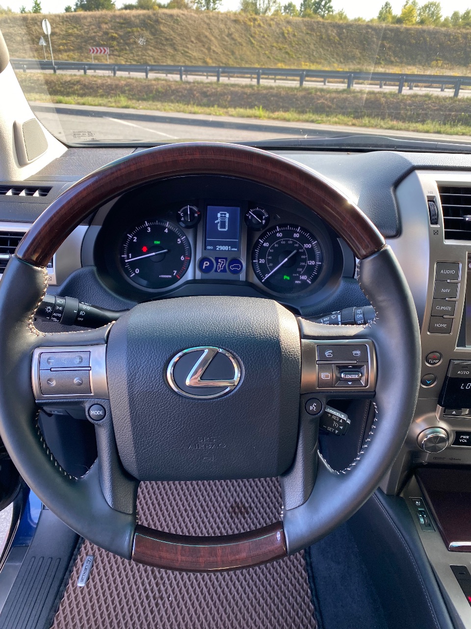 Lexus GX - фото 14