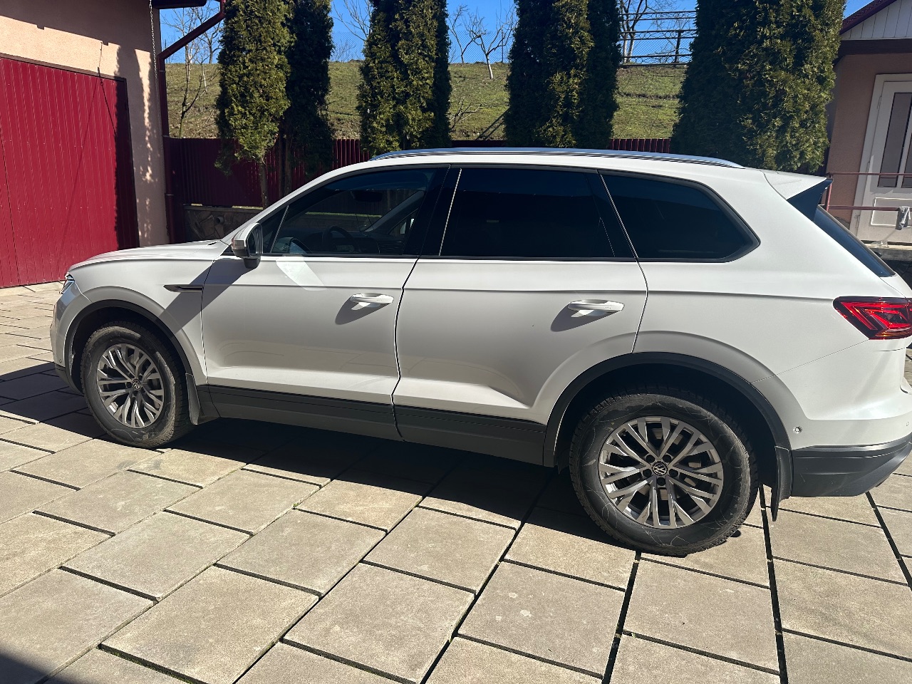 Volkswagen Touareg - фото 10