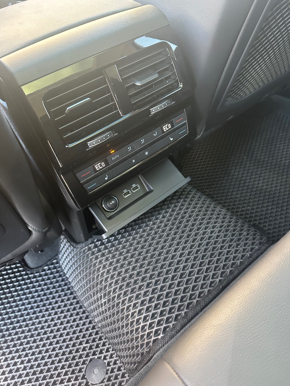 Volkswagen Touareg - фото 20