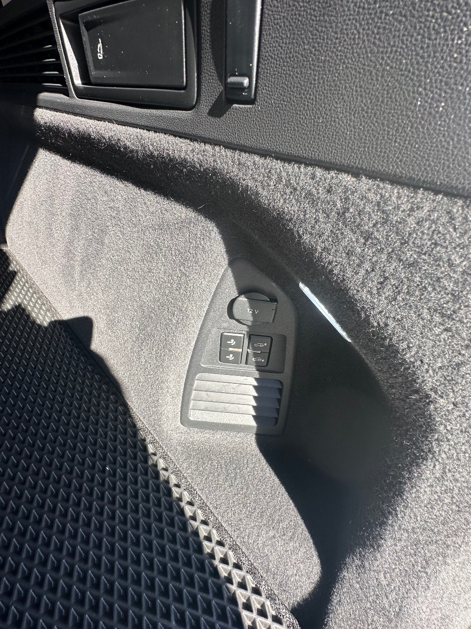 Volkswagen Touareg - фото 4