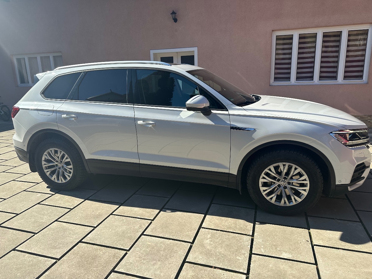 Volkswagen Touareg - фото 8