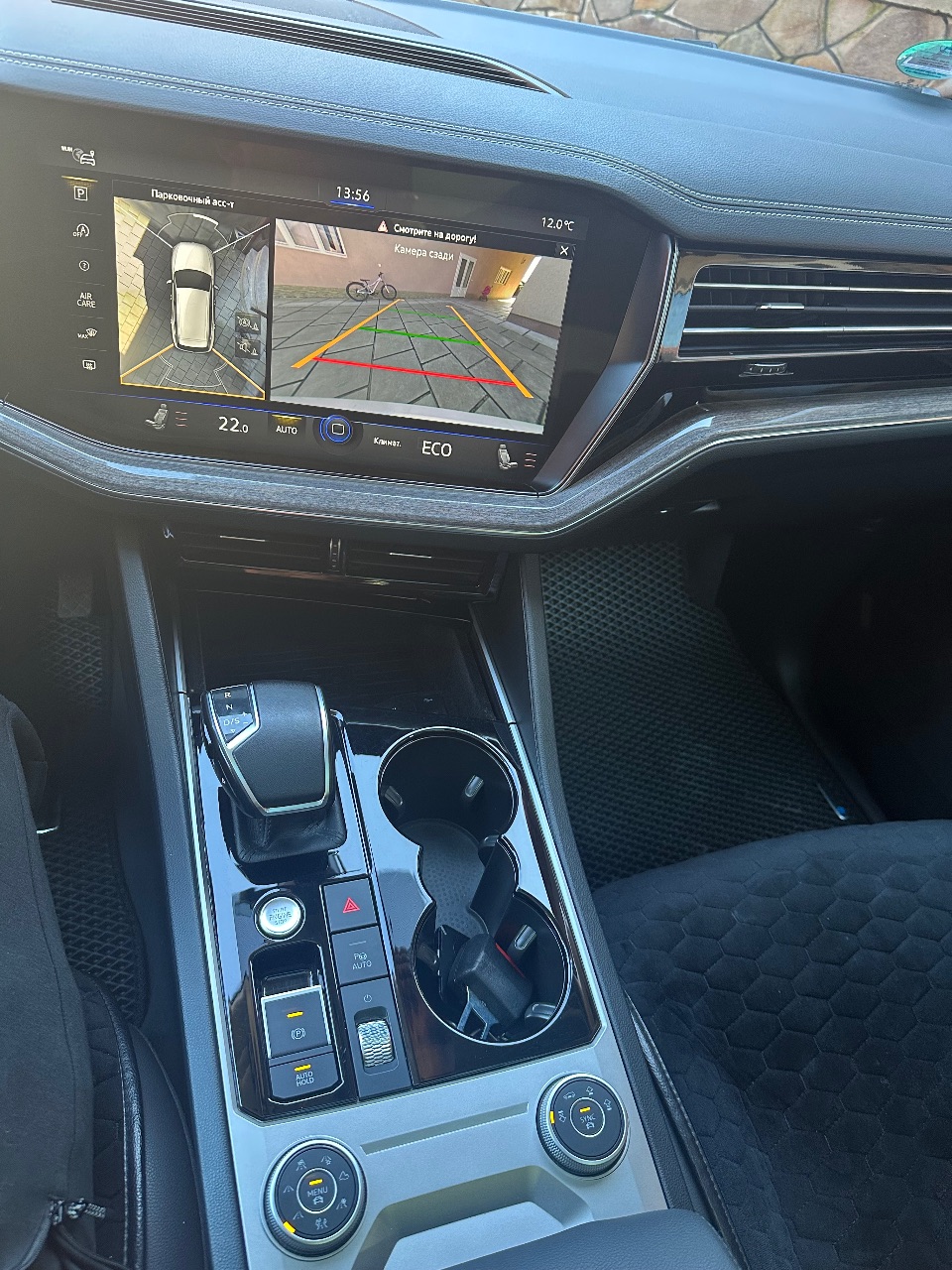 Volkswagen Touareg - фото 12