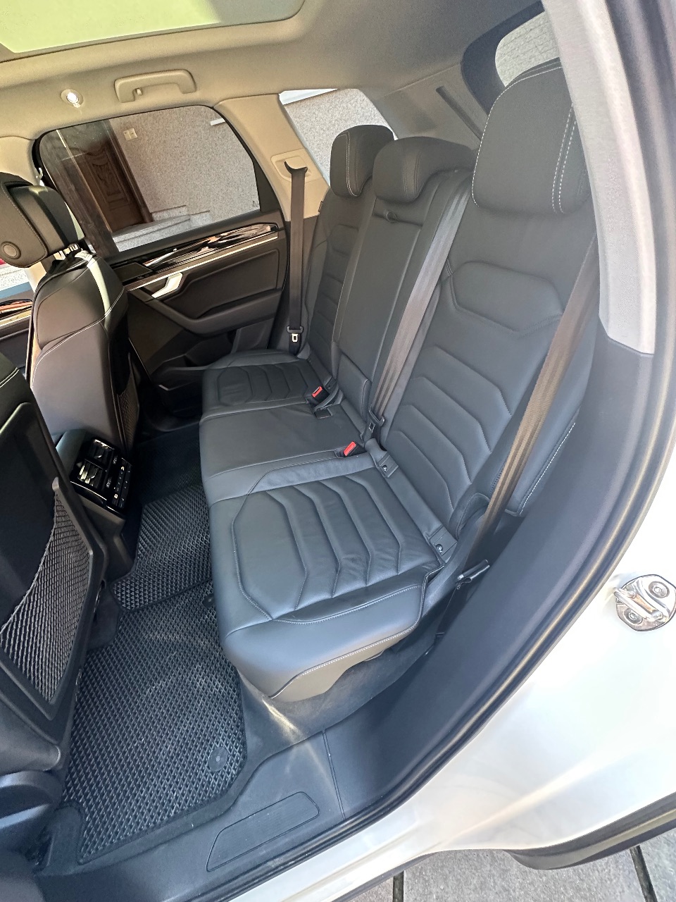 Volkswagen Touareg - фото 17