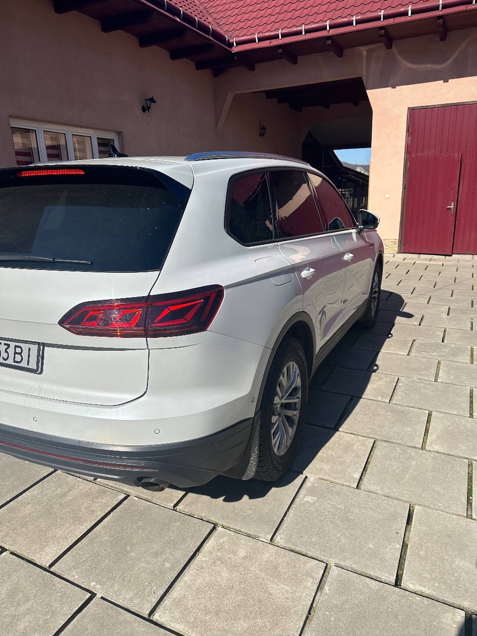 Volkswagen Touareg - фото 7
