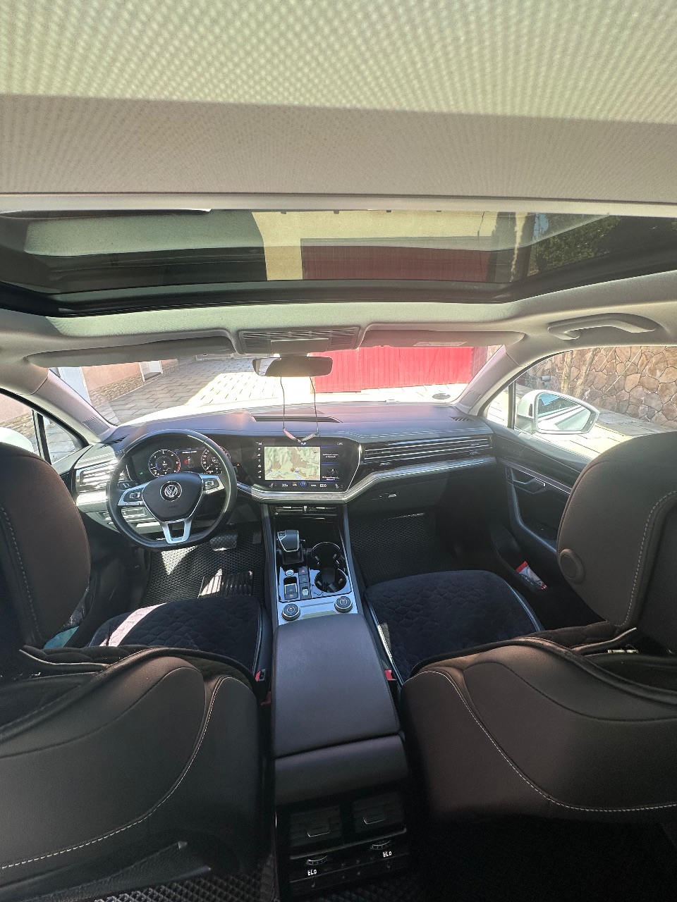 Volkswagen Touareg - фото 1