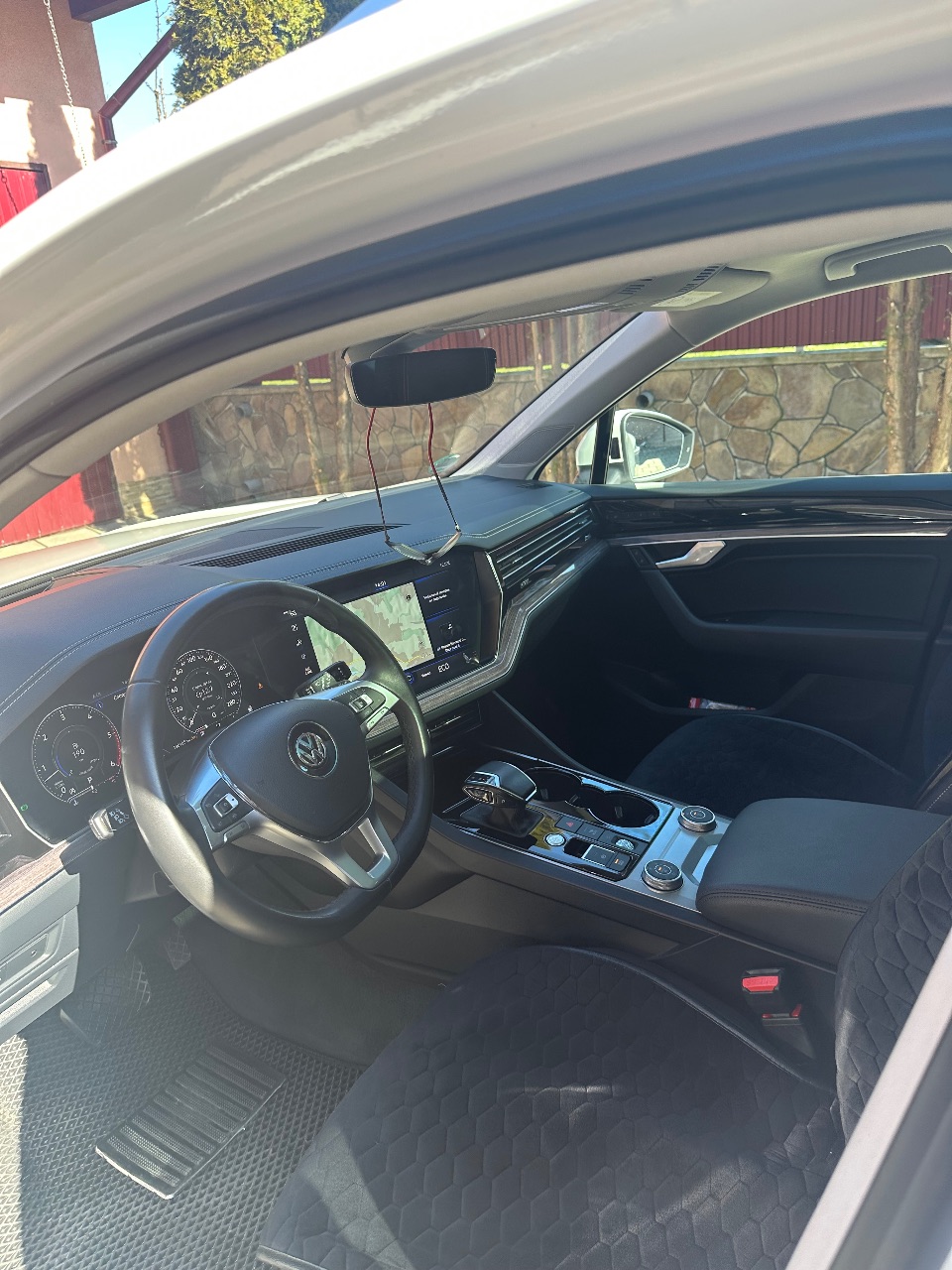 Volkswagen Touareg - фото 3