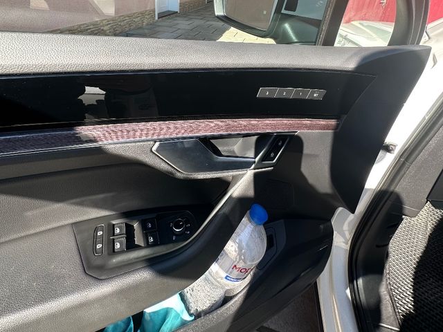 Volkswagen Touareg - фото 2