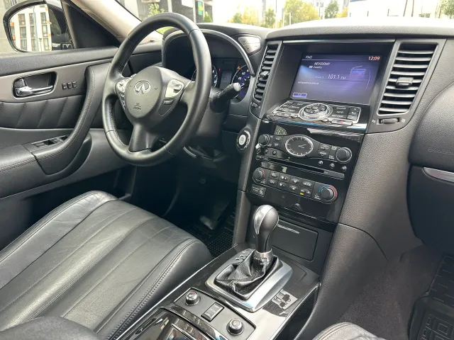 Infiniti QX70 - фото 3