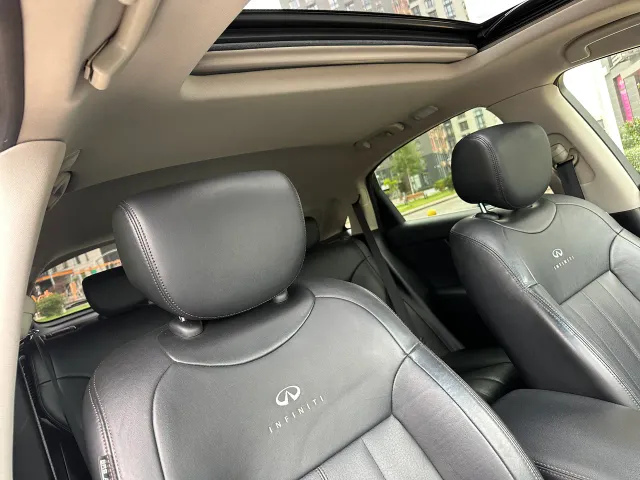 Infiniti QX70 - фото 4