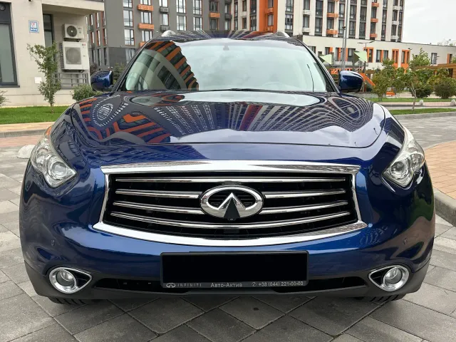 Infiniti QX70 - фото 5