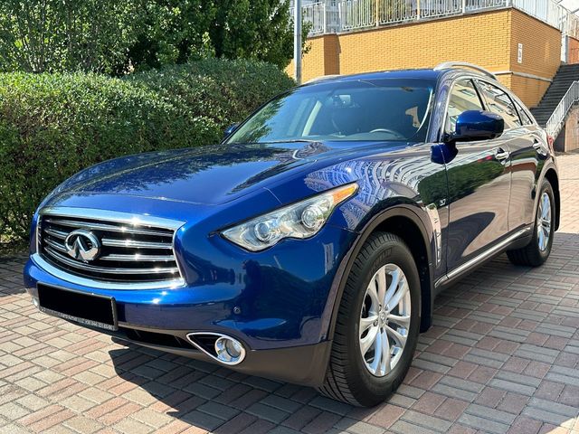 Infiniti QX70 - фото 3