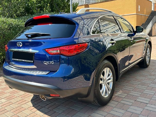 Infiniti QX70 - фото 4
